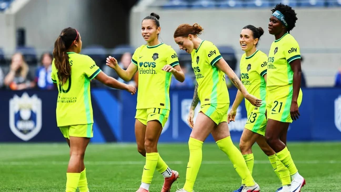 North Carolina Courage players celebrating on field