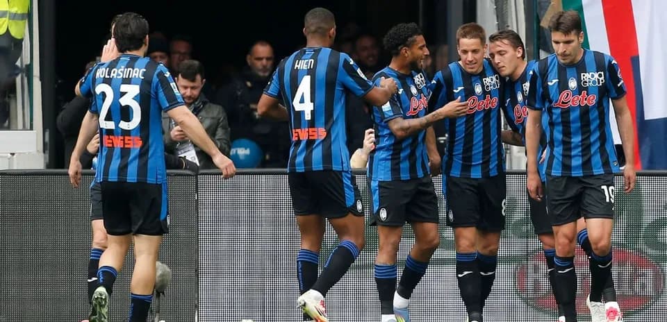 Atalanta players celebrating a goal
