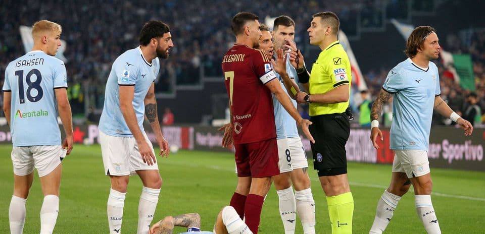 Players arguing with referee during AS Roma vs Lazio