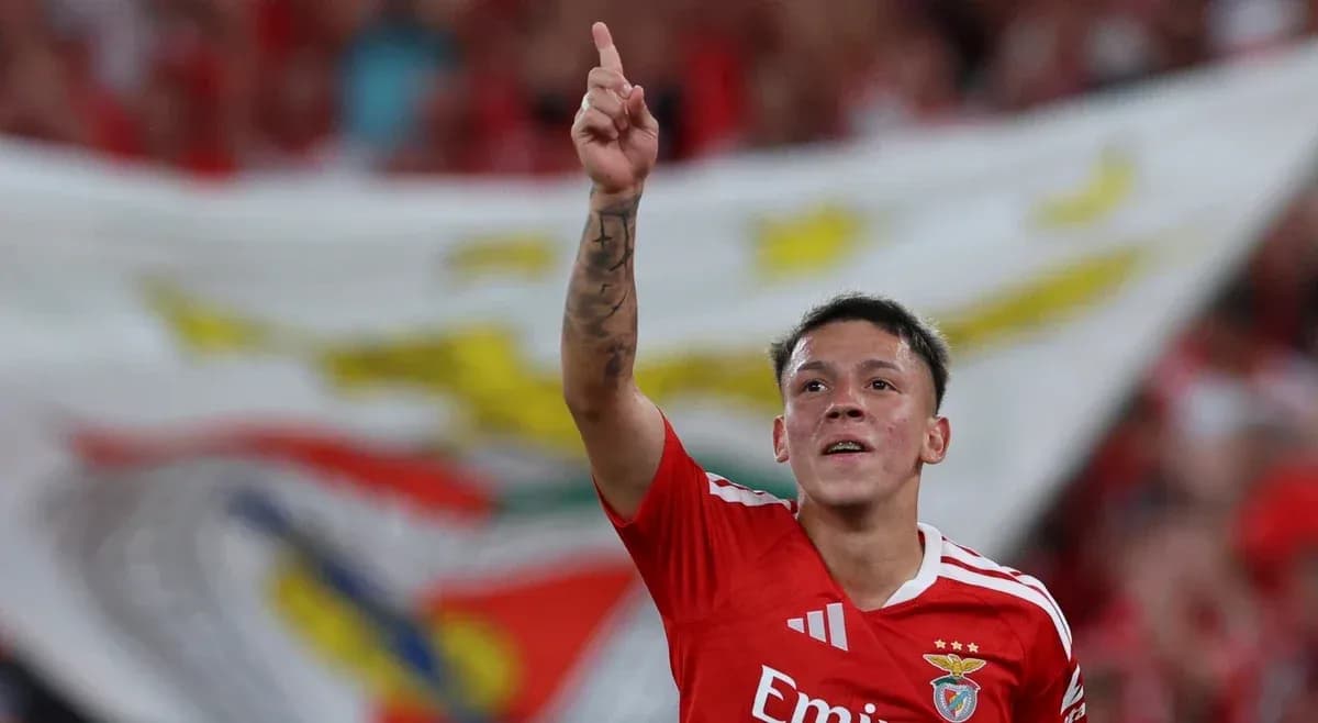 Benfica player celebrating during match