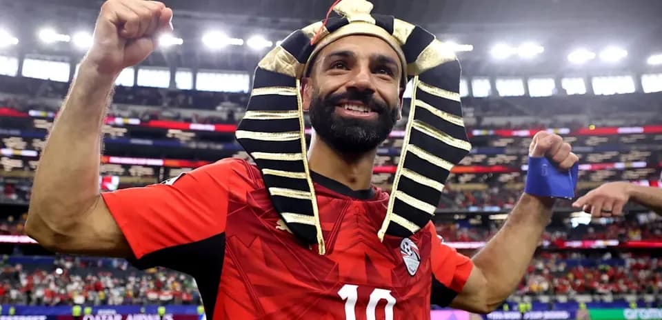 Player celebrating wearing a pharaoh headdress