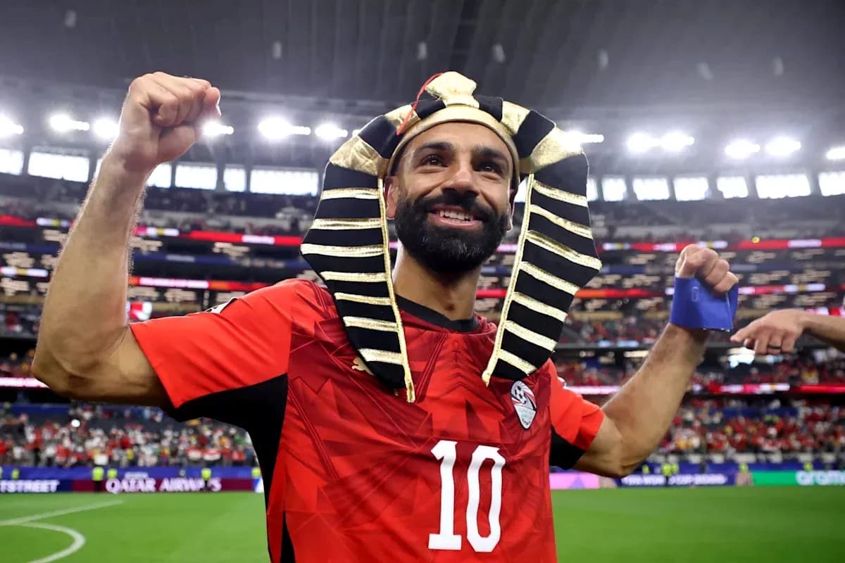 Player celebrating wearing a pharaoh headdress