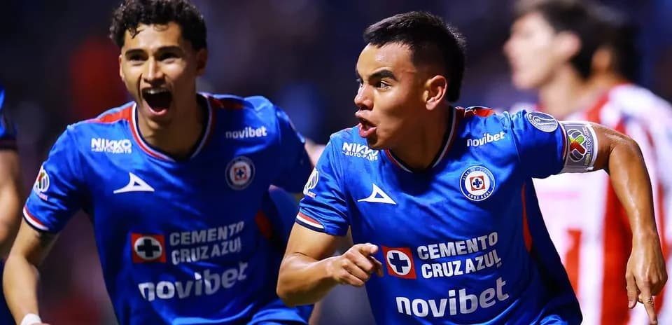Cruz Azul players celebrating a goal