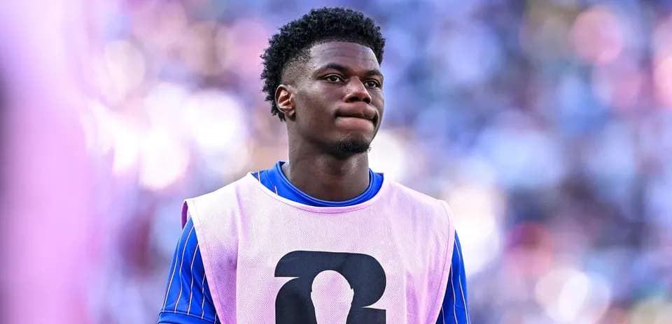Player wearing training bib on the sidelines
