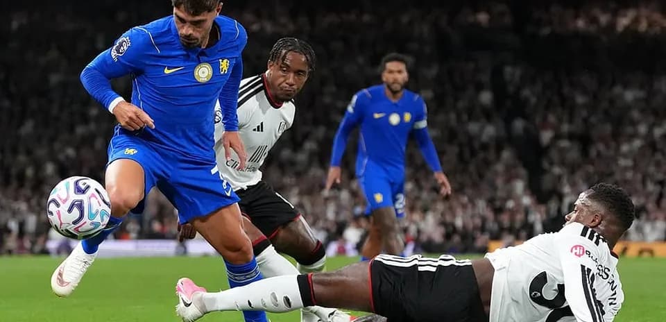 Fulham and Chelsea players competing for the ball