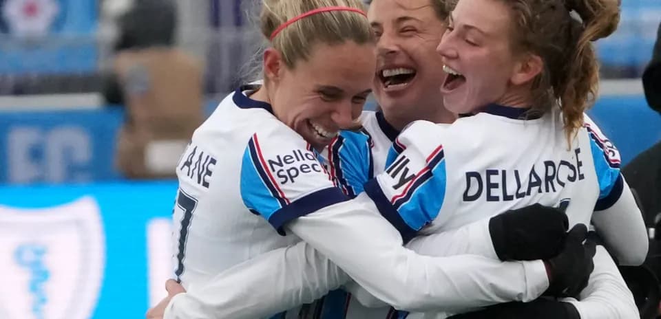 Chicago Red Stars players celebrating a goal