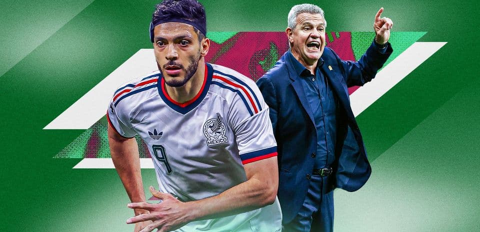 Raul Jimenez in Mexico kit with coach giving instructions