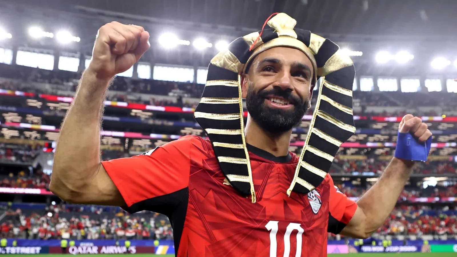 Player celebrating in Egyptian pharaoh costume