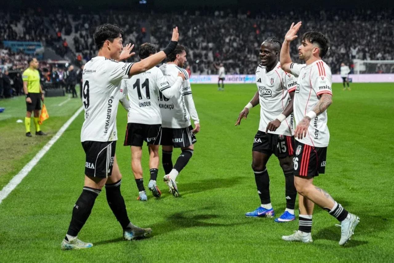 Beşiktaş players celebrating a goal during match