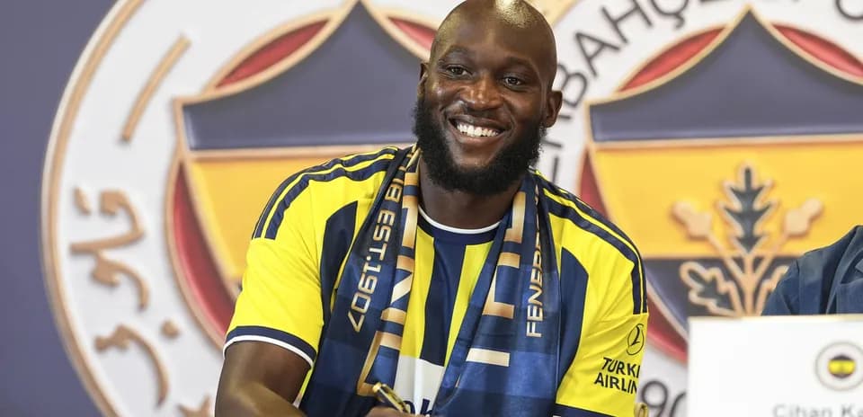 Player signing contract with Fenerbahçe at press conference