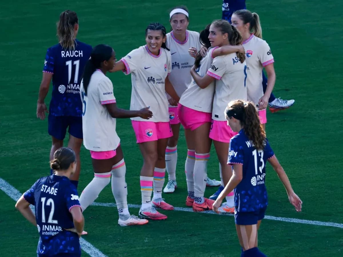 San Diego Wave players celebrating a goal