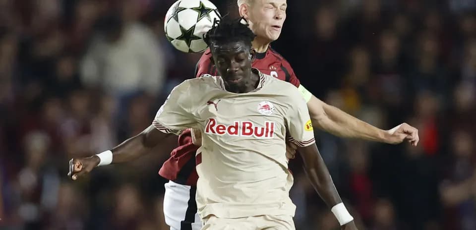 Players competing for the ball in Europa League match