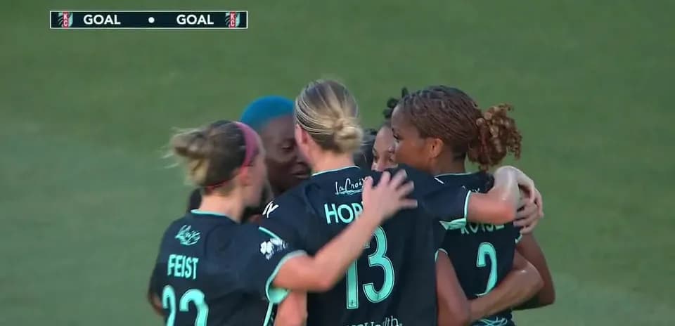San Diego Wave players celebrating a goal