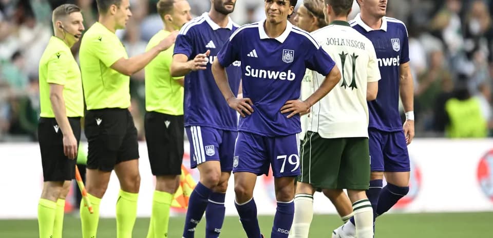 Anderlecht players reacting during Europa League match