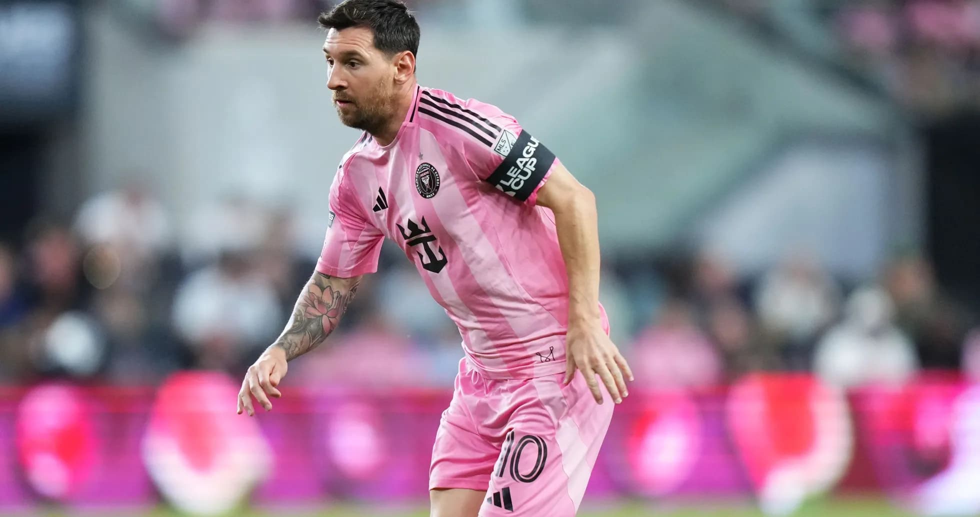 Lionel Messi in pink jersey during match action