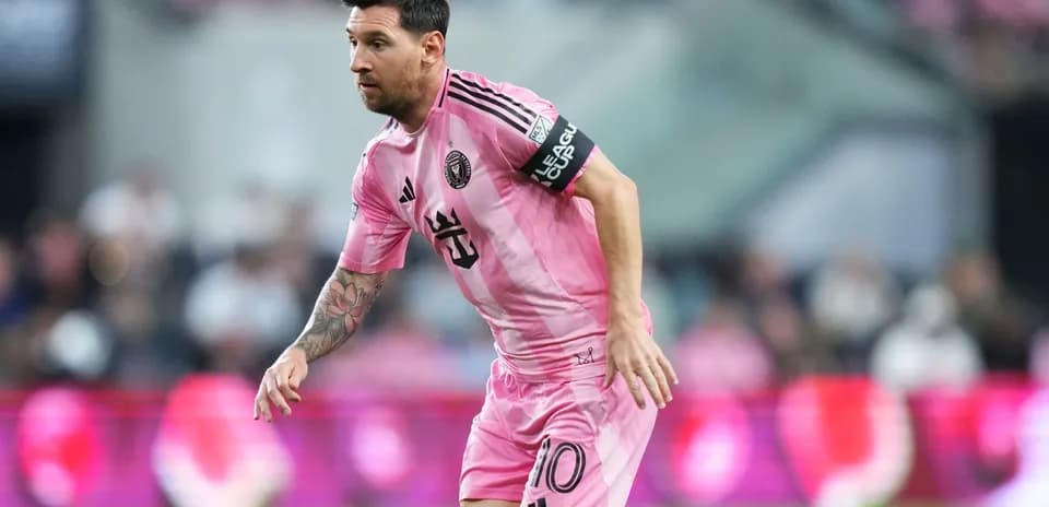 Lionel Messi in pink jersey during match action