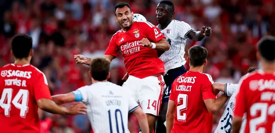 Players contesting for the ball during match