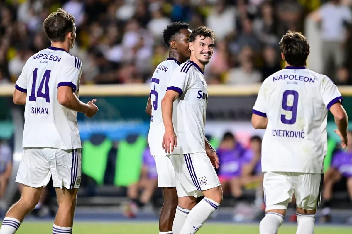 Anderlecht players celebrating during match