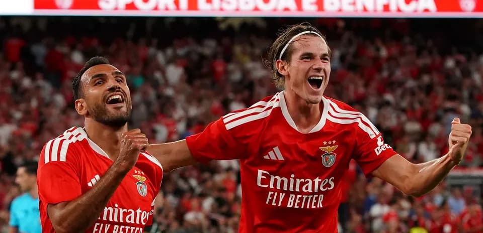 Benfica players celebrating a goal during match