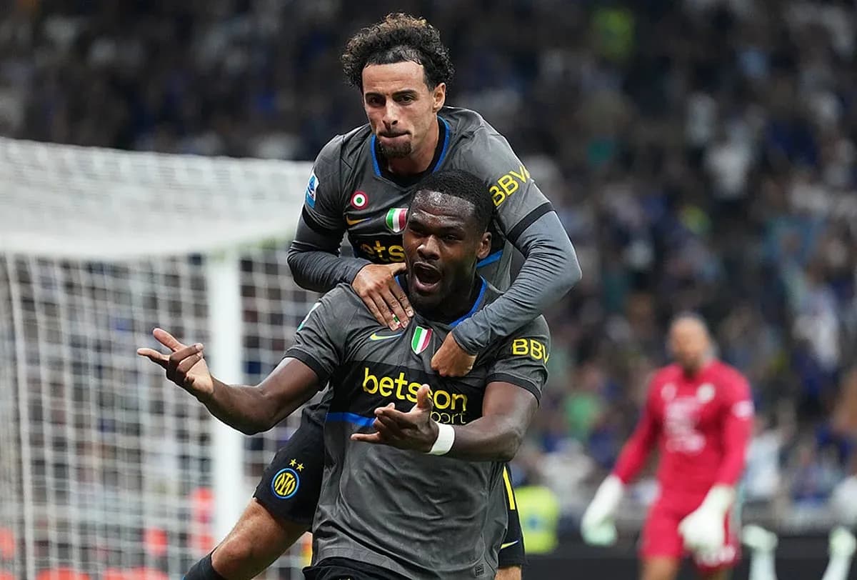 Inter players celebrating a goal during match