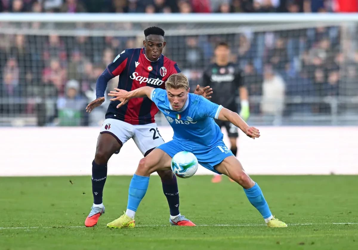 Player battling for the ball during Napoli Bologna match
