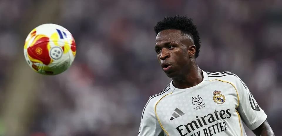 Vinícius Júnior controlling the ball during a match
