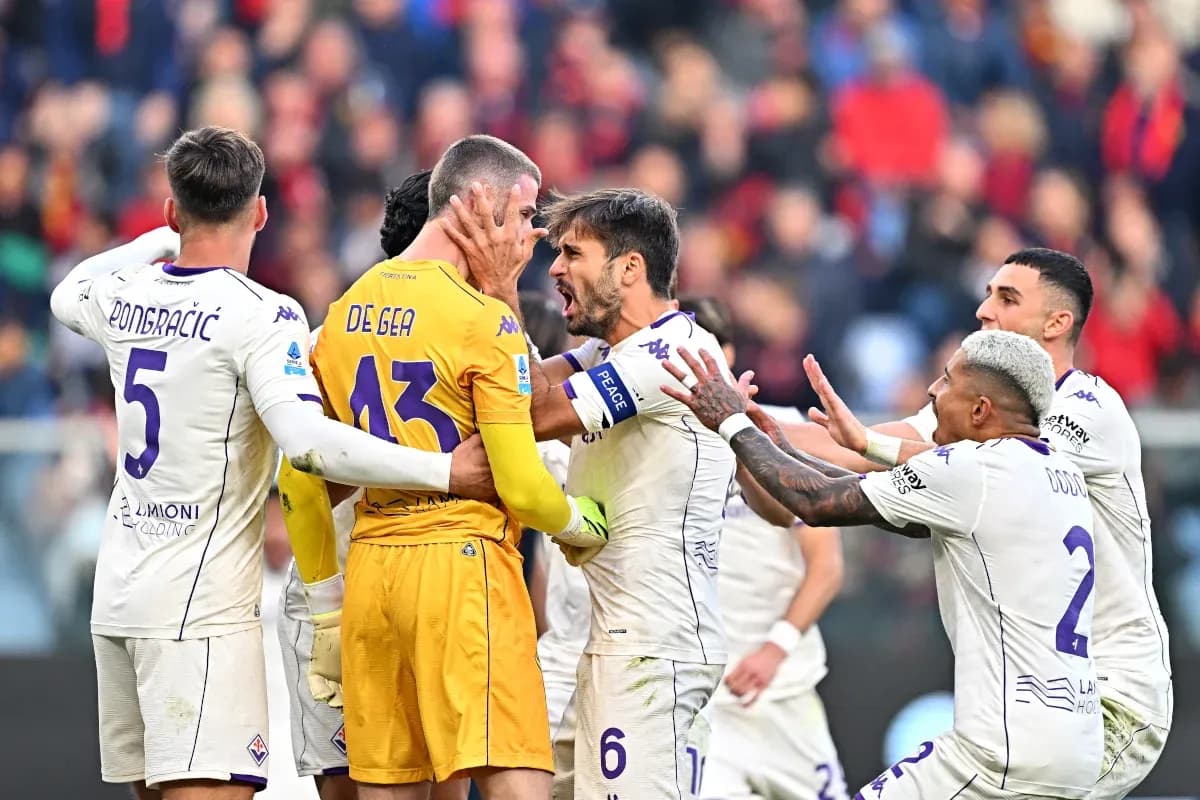 Fiorentina players celebrating with De Gea during match