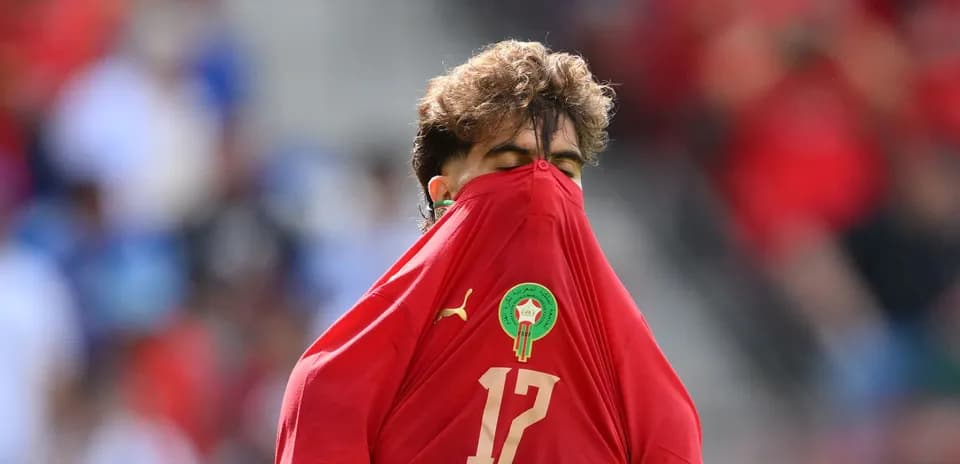 Player with shirt over face during match