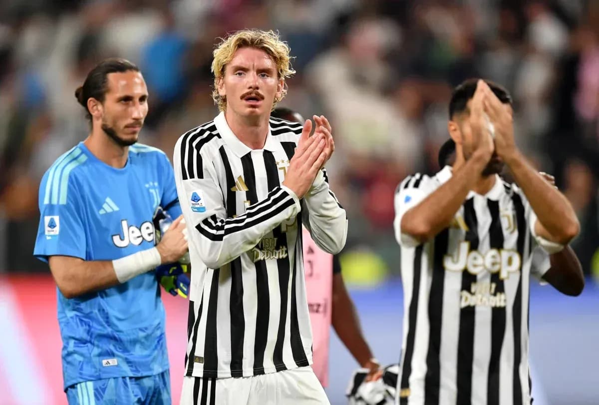 Juventus players applauding fans after a match
