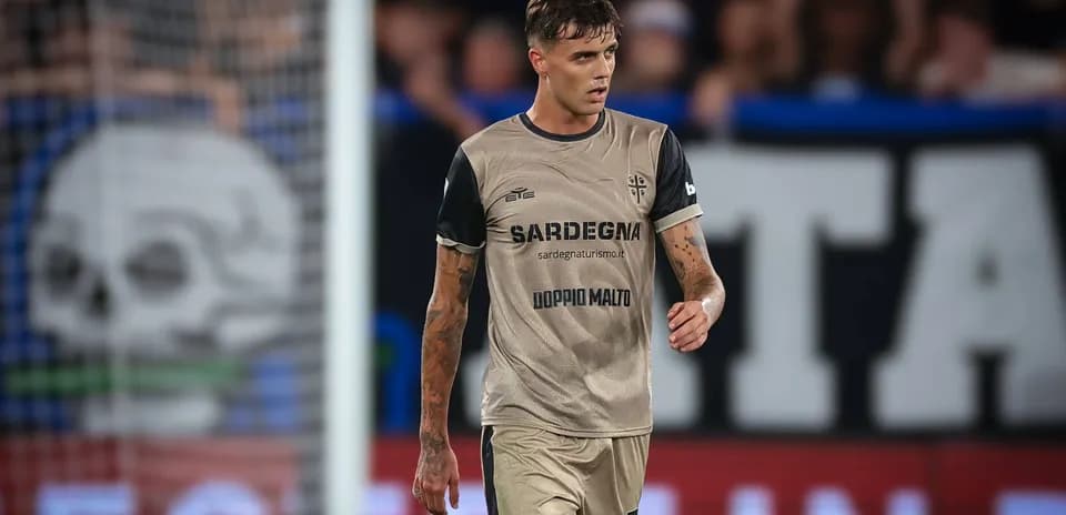 Player walking on the pitch during match