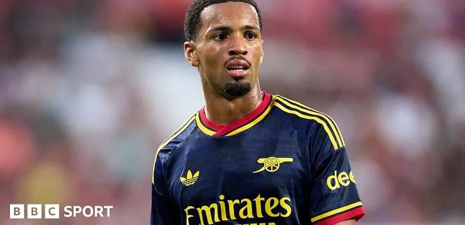 Player in Arsenal jersey during match action