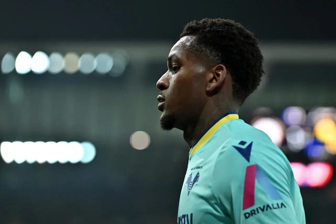 Player in teal kit during match profile shot