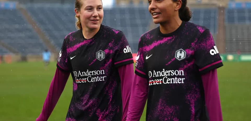 Houston Dash players walking on the field