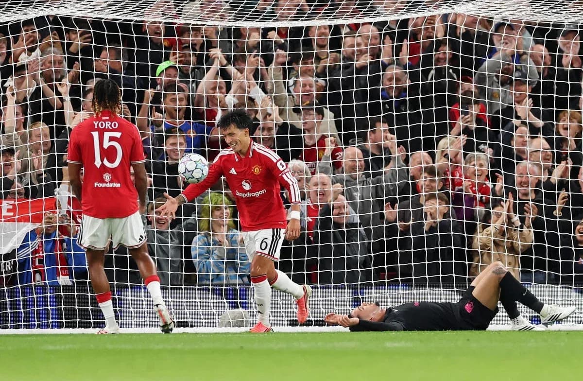 Manchester United players celebrating a goal in match