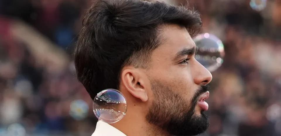 Player with bubbles in background during match