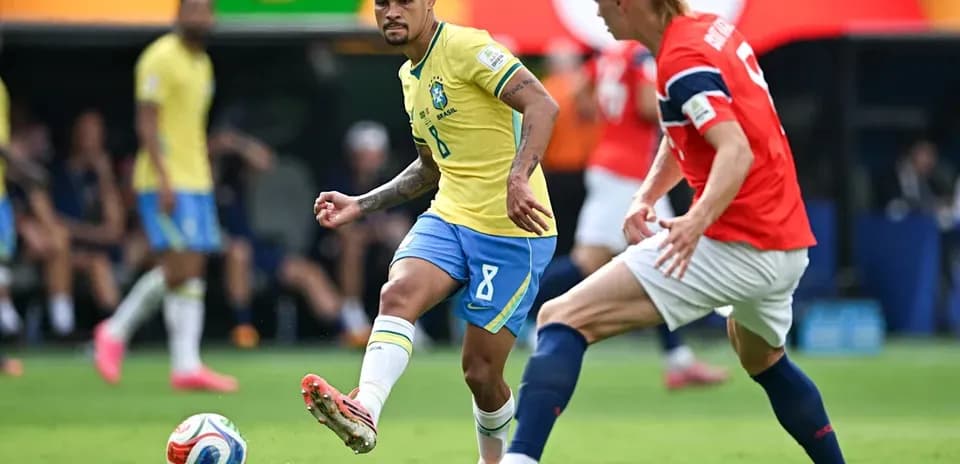 Brazilian player dribbling past Norwegian defender