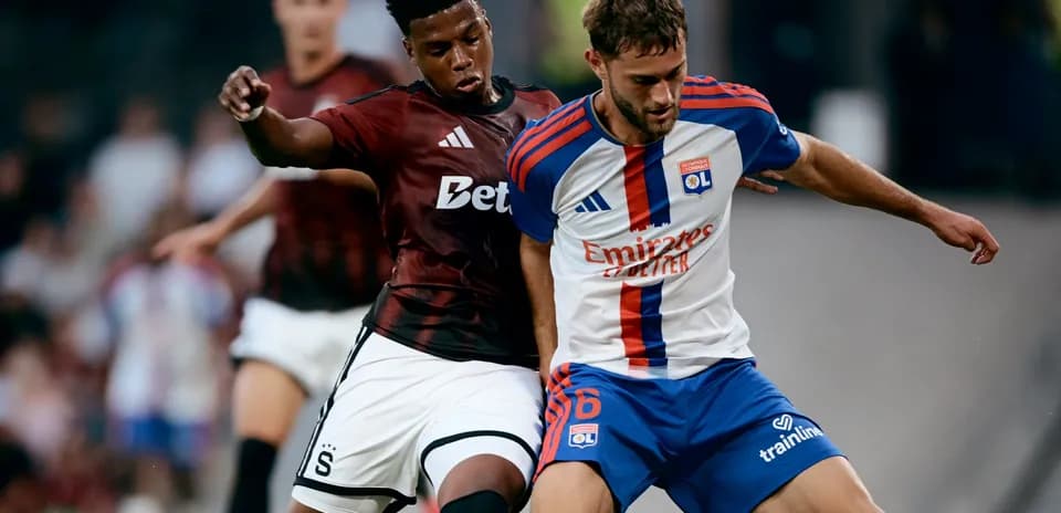 Players battling for the ball during Lyon match