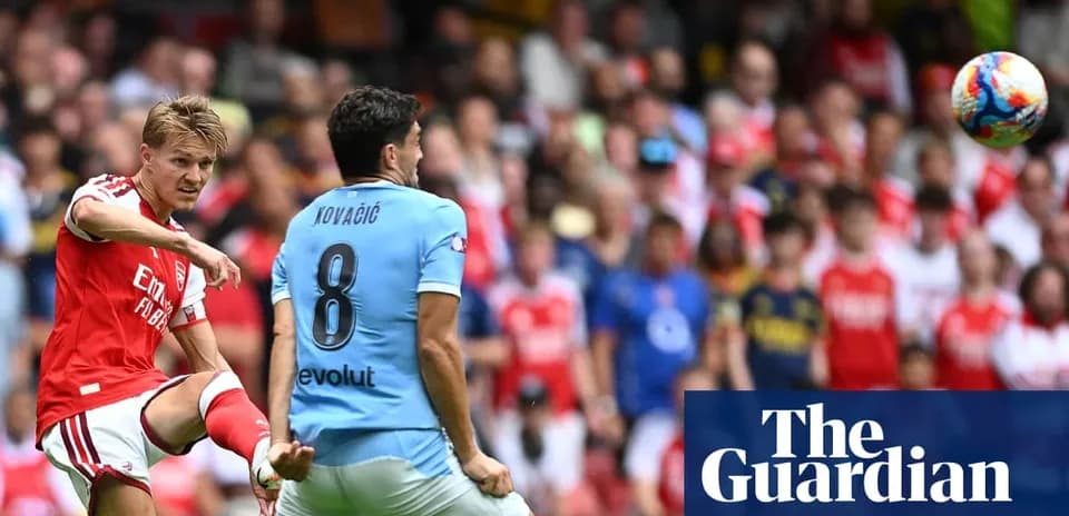 Arsenal player kicking the ball towards Kovacic