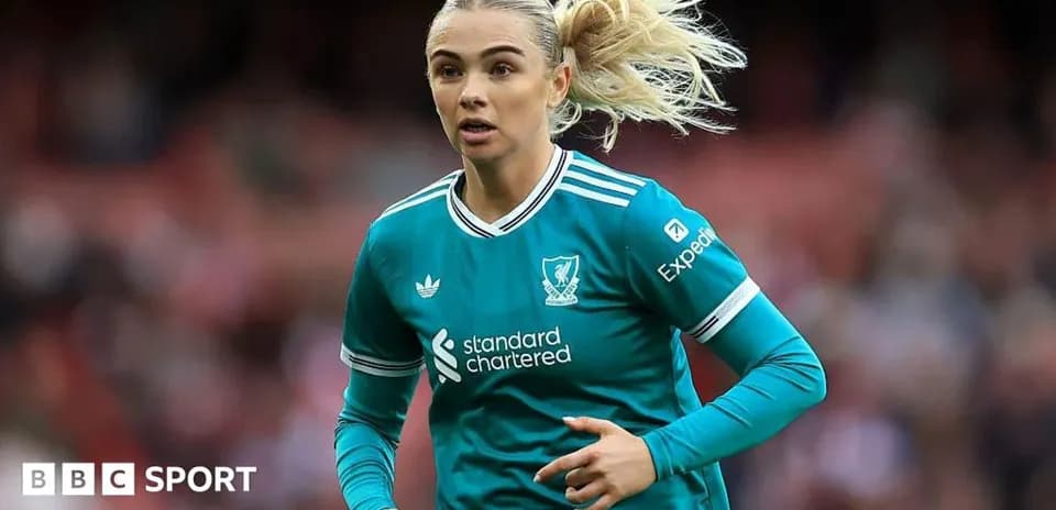 Player in teal kit running on the pitch