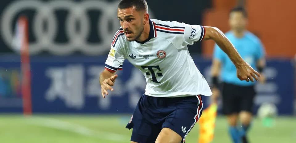 Player in Bayern Munich kit sprinting on field