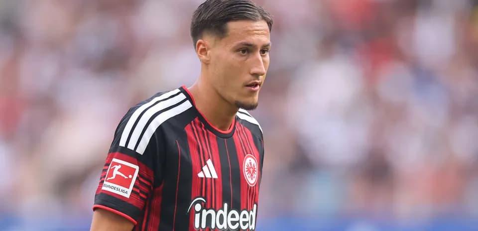 Player in Eintracht Frankfurt jersey during match
