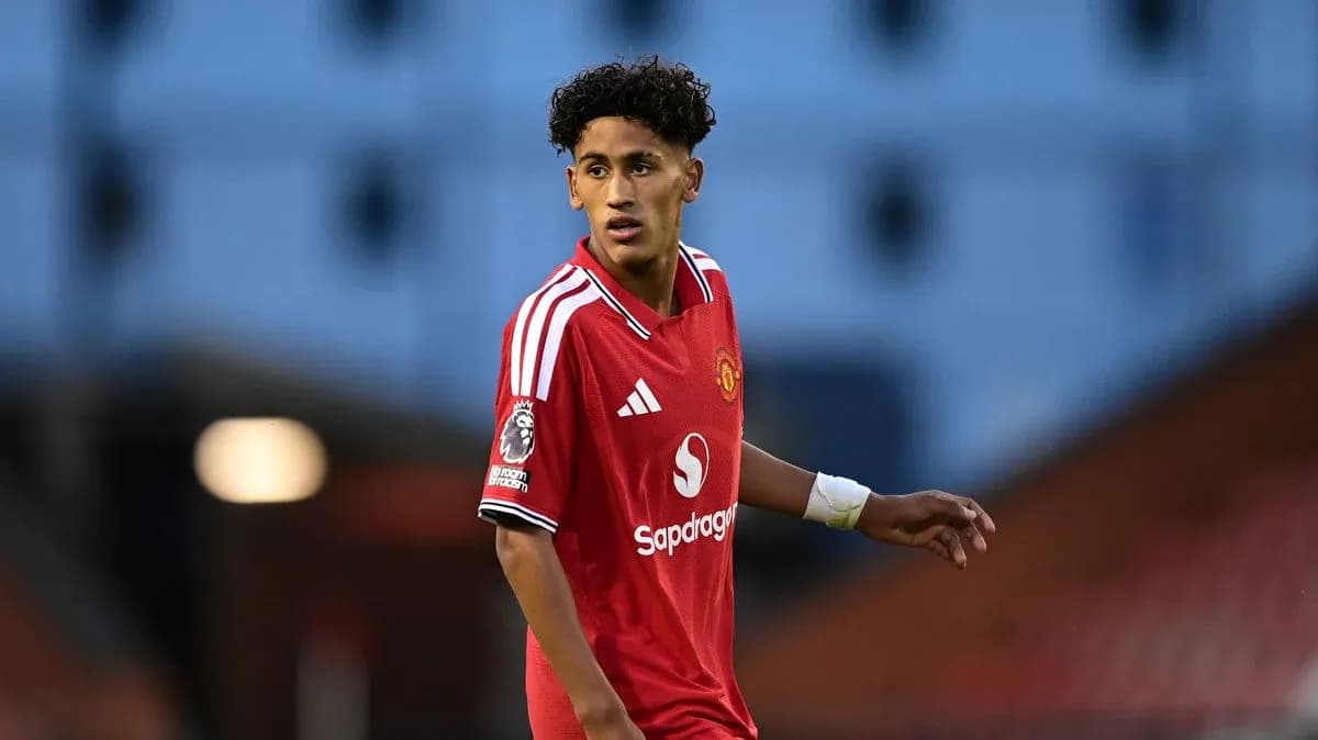 Player in Manchester United kit during match