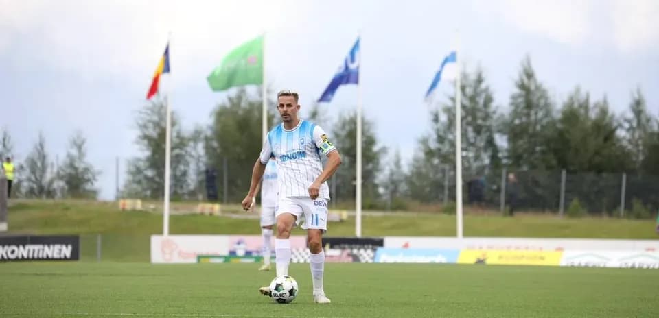 KuPS player preparing for a free kick