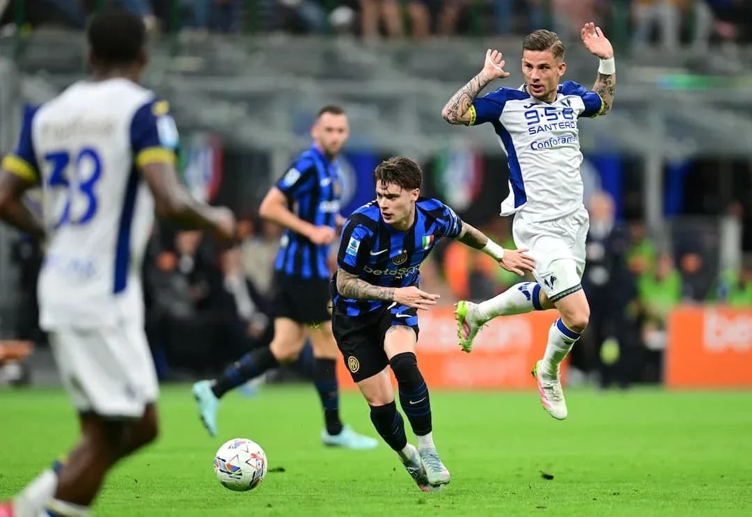 Inter player in action against Hellas Verona