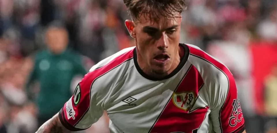 Player in Rayo Vallecano kit during match action