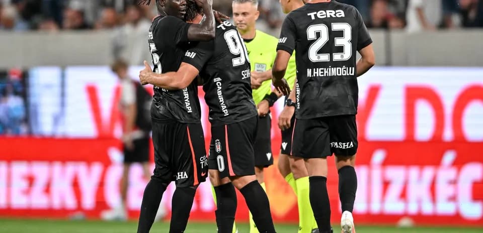 Beşiktaş players celebrating a goal