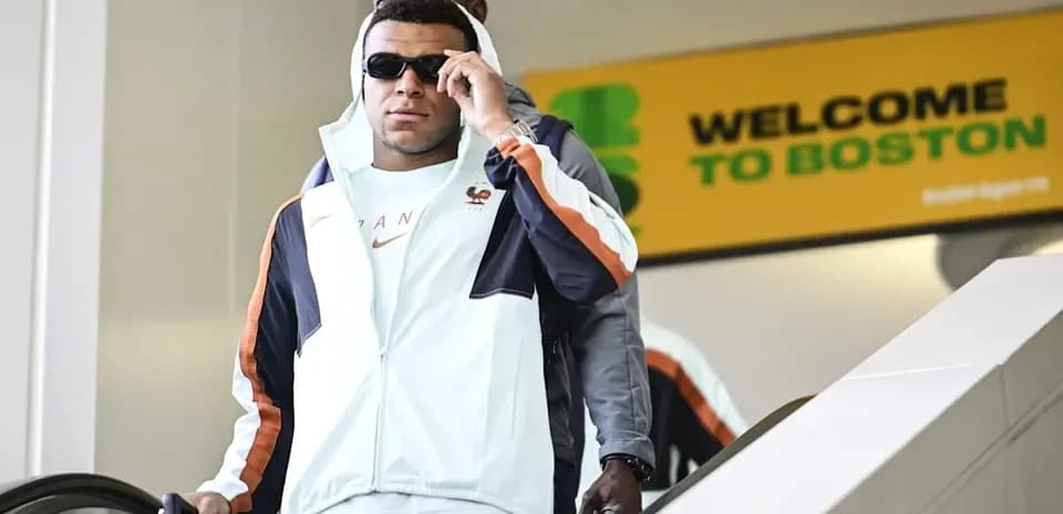 Player arriving in Boston wearing sunglasses and jacket