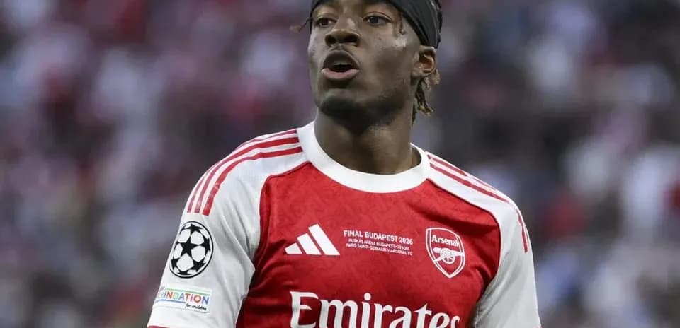 Player in Arsenal kit during match action