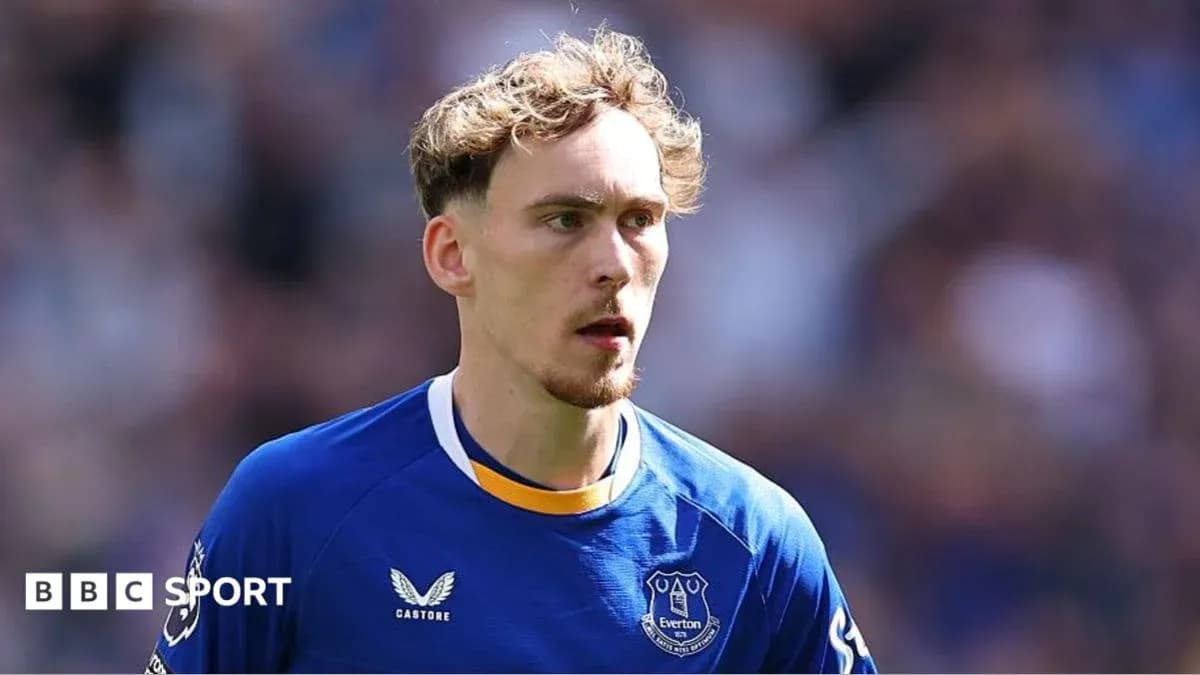 Player in Everton kit during a match