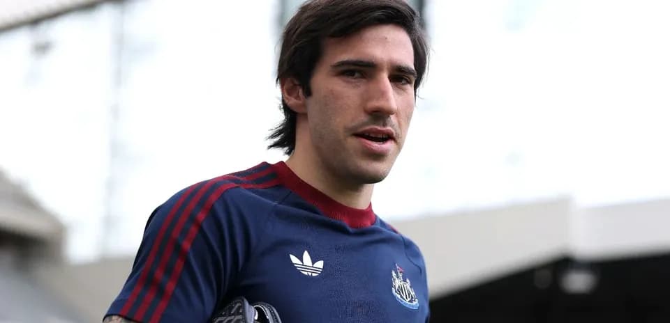 Player wearing Newcastle United training kit at stadium